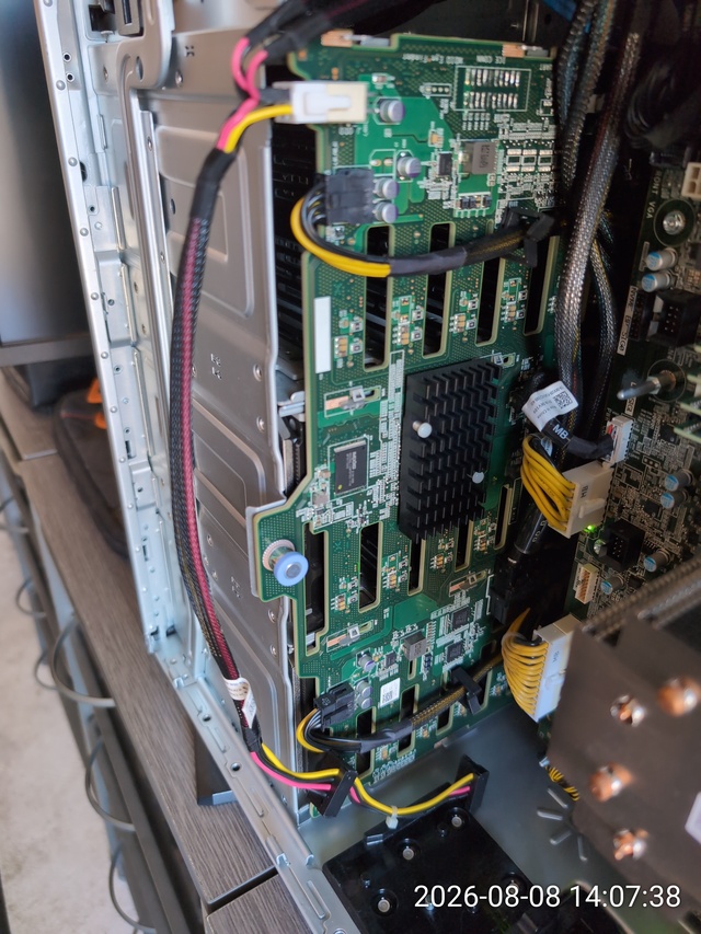 Inside the Dell T640 showing the SFF
backplane area and power cables